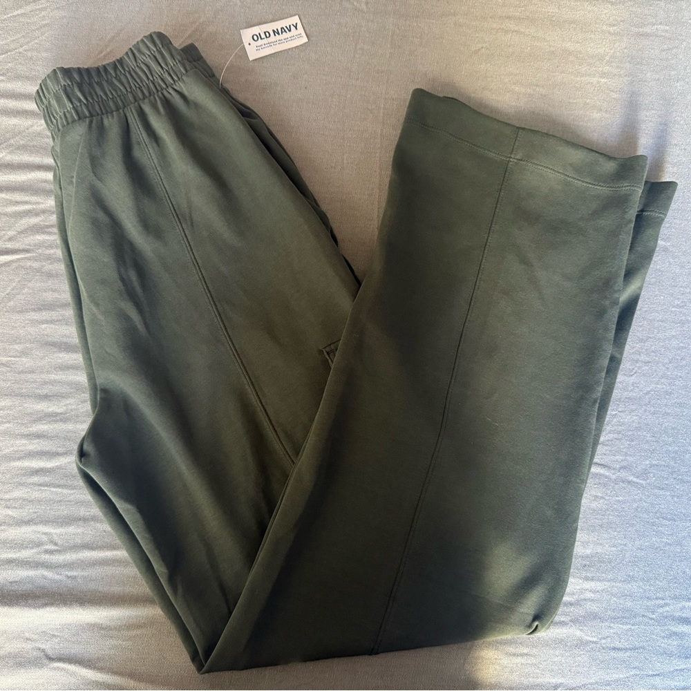 Cargo wide- leg Sweatpants green size xs
 Old Navy High Waisted so comfy